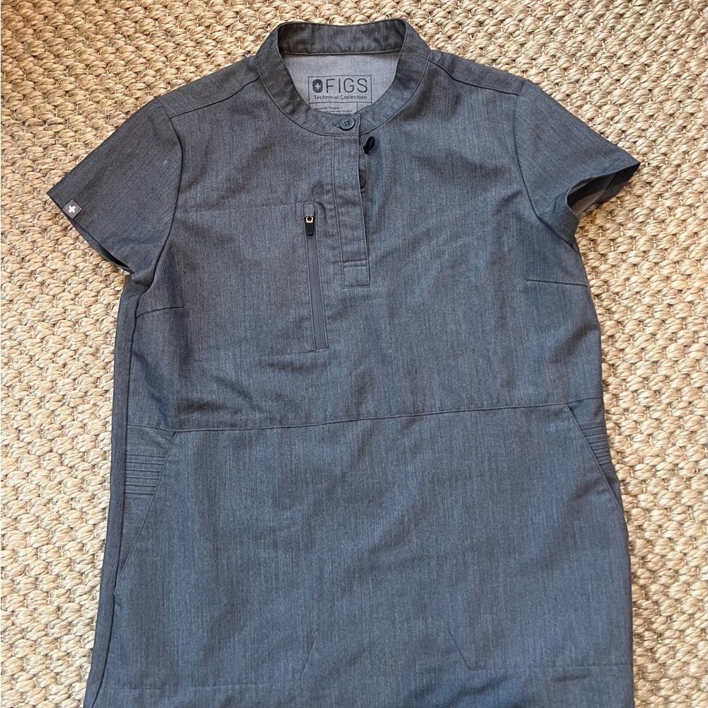 FIGS Women’s Gray Top